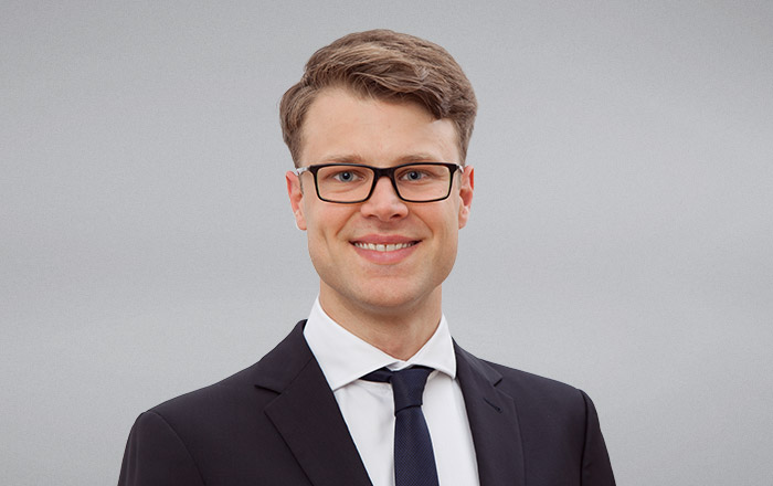 Dr. Maximilian Decker